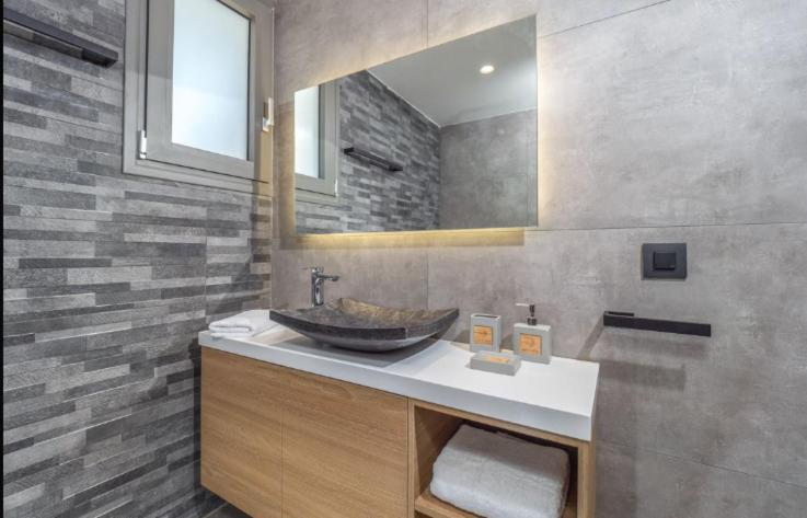 Mr Grey Luxury Villa Spartokhorion ภายนอก รูปภาพ